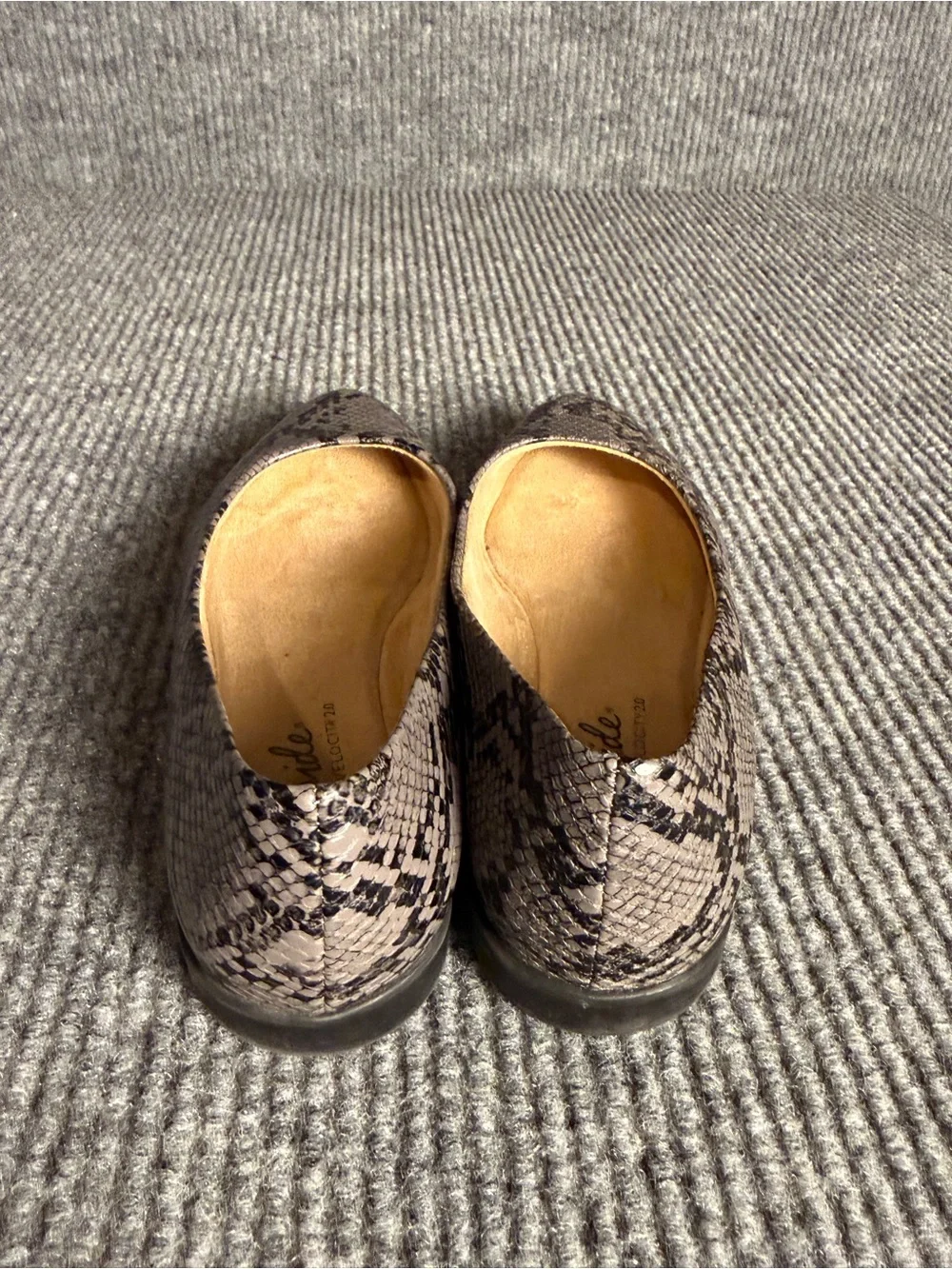 LifeStride Snakeskin Ballet Flats Grey Black Size 7.5 EUC